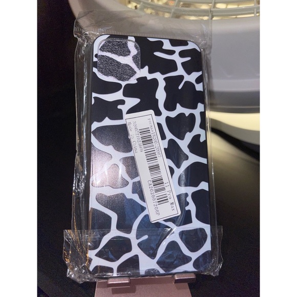 Black & White Cow Print iPhone 11 Pro Max Case 🐮 - Picture 7 of 17
